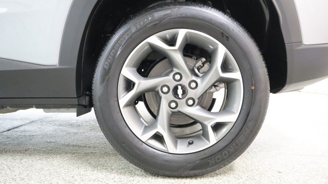 Used 2025 Chevrolet Trax LT FWD image 23