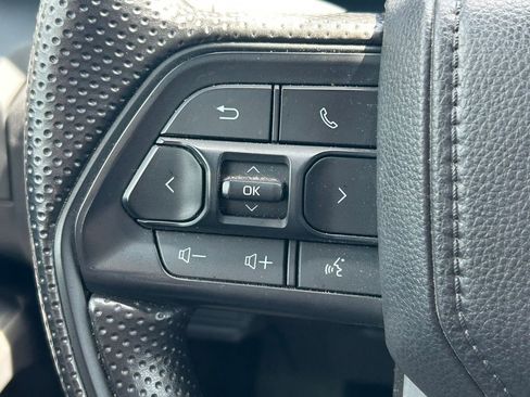 Used 2025 Toyota Tacoma SR image 33