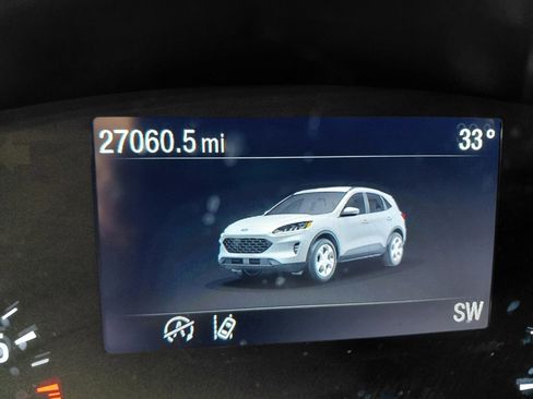 Certified 2022 Ford Escape SE w/ SE Sport Appearance Package image 5