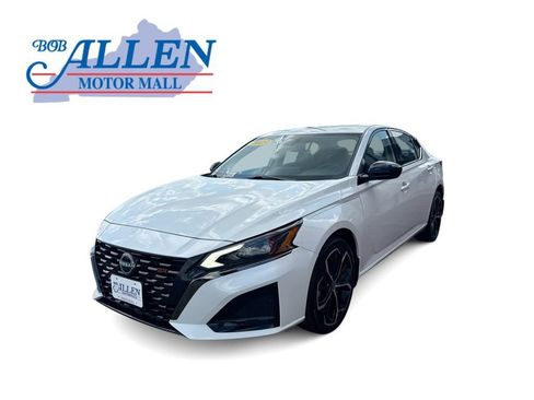 Used 2023 Nissan Altima 2.5 SR w/ SR Premium Package AWD/4WD image 1