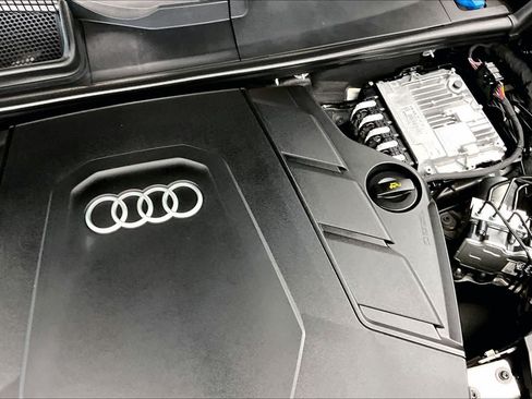 Certified 2025 Audi Q8 Premium Plus AWD/4WD image 30