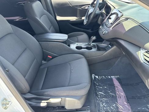 Used 2020 Chevrolet Malibu LT FWD image 9