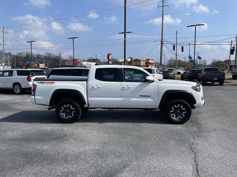 Used 2021 Toyota Tacoma TRD Off-Road w/ TRD Premium Off Road Package image 2