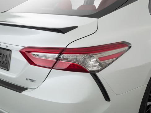 Used 2020 Toyota Camry XSE FWD image 16