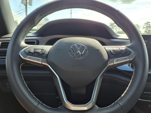 New 2026 Volkswagen Atlas Cross Sport SE FWD image 11