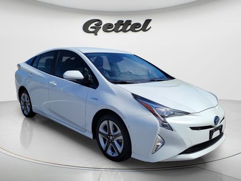Used 2018 Toyota Prius Four Touring w/ Premium Convenience Package image 2