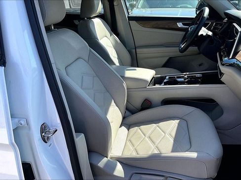 Certified 2026 Volkswagen Atlas SE w/ Panoramic Sunroof Package FWD image 6