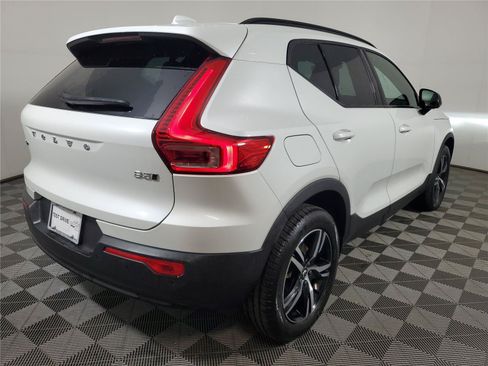 Certified 2026 Volvo XC40 B5 Core w/ Climate Package AWD/4WD image 6