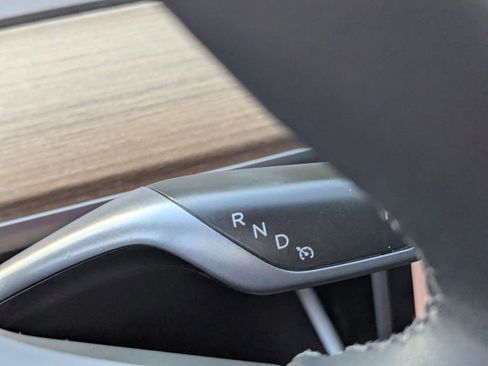 Used 2021 Tesla Model Y Long Range image 12