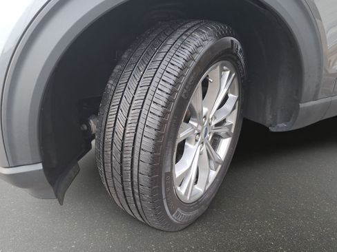 Used 2023 Ford Explorer XLT w/ Equipment Group 202A RWD image 32