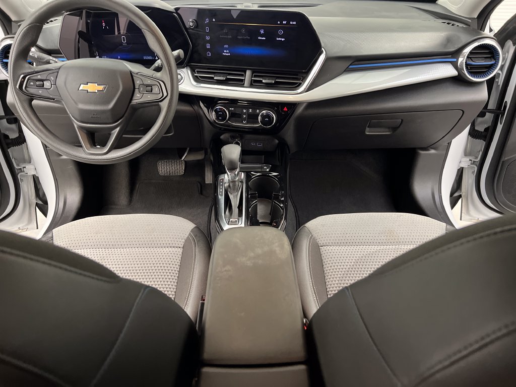 Used 2025 Chevrolet Trax LT FWD image 41