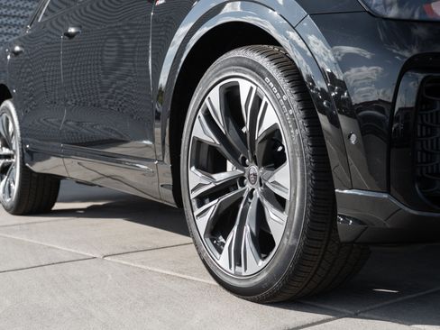 Certified 2025 Audi Q8 Prestige image 33