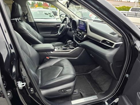 Used 2023 Toyota Highlander Limited AWD/4WD image 11