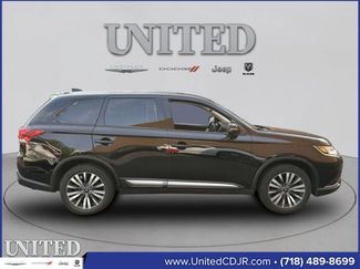 Used 2020 Mitsubishi Outlander SE video 2