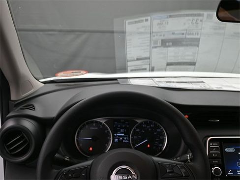 Used 2025 Nissan Kicks Play S image 16