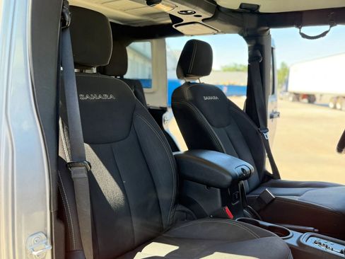 Used 2018 Jeep Wrangler Unlimited Sahara AWD/4WD image 24