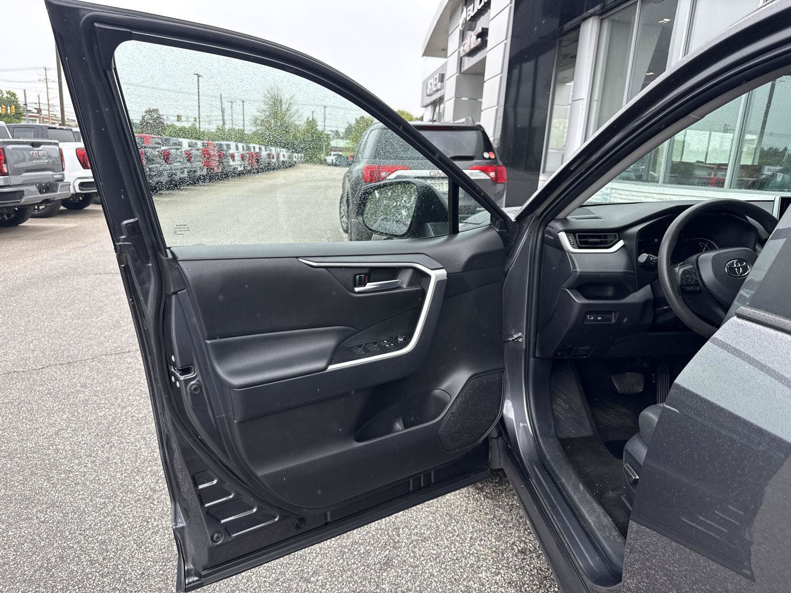 Used 2025 Toyota RAV4 XLE AWD/4WD image 10