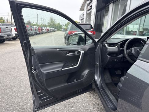 Used 2025 Toyota RAV4 XLE AWD/4WD image 10
