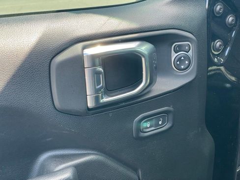 Used 2026 Jeep Wrangler Unlimited Rubicon AWD/4WD image 17