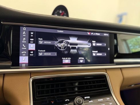 Used 2019 Porsche Panamera RWD image 26