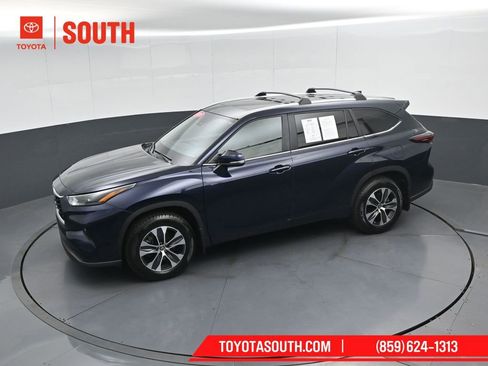Used 2024 Toyota Highlander XLE AWD/4WD image 55