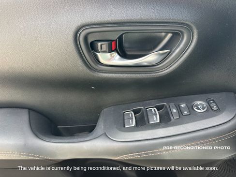 Used 2024 Honda HR-V Sport image 11