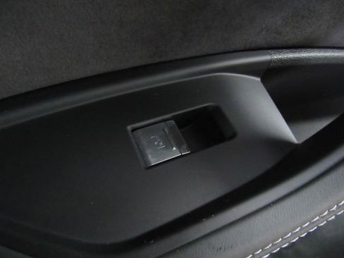 Used 2019 Audi e-tron Prestige w/ Prestige Package image 36