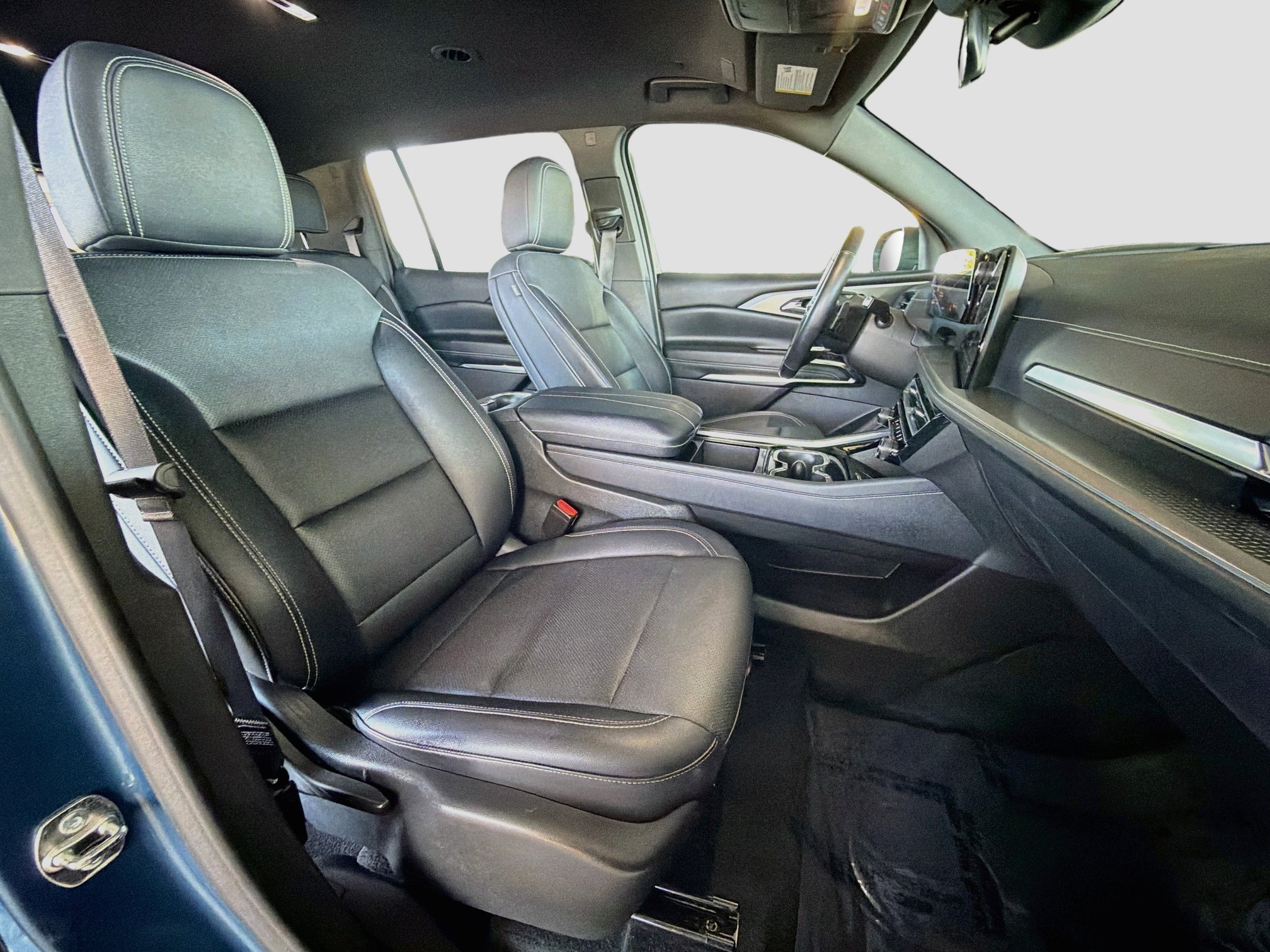 Used 2025 Chevrolet Traverse LT AWD/4WD image 32