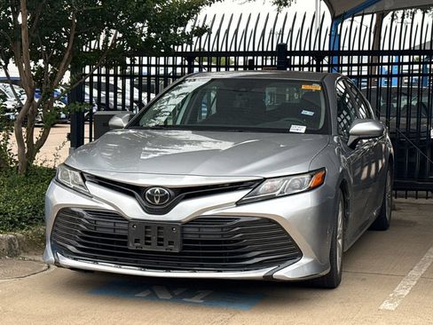Used 2019 Toyota Camry LE FWD image 1