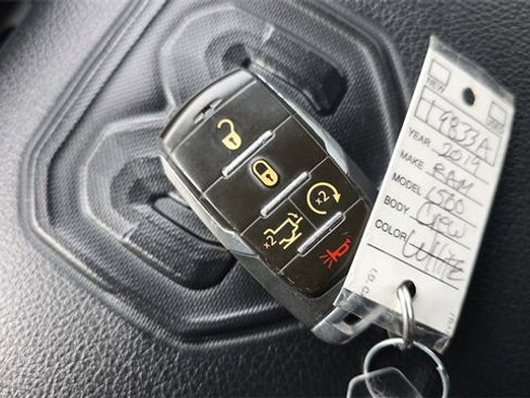 Used 2019 RAM 1500 Laramie image 25