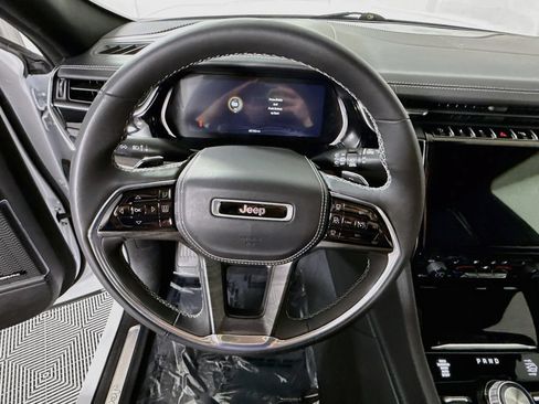 Used 2023 Jeep Grand Cherokee Overland w/ Luxury Tech Group IV AWD/4WD image 23