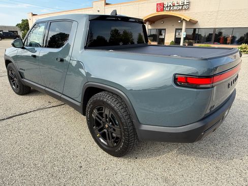 Used 2026 Rivian R1T Premium Quad AWD/4WD image 3