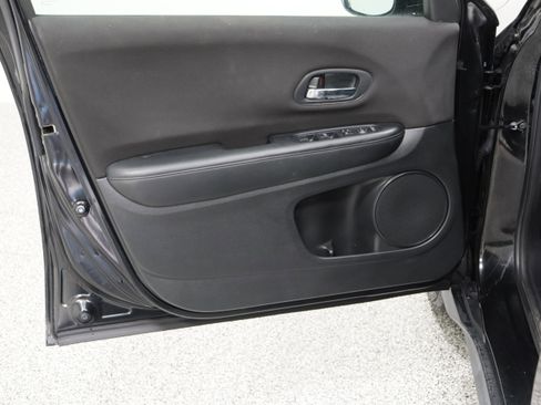 Used 2017 Honda HR-V LX image 12