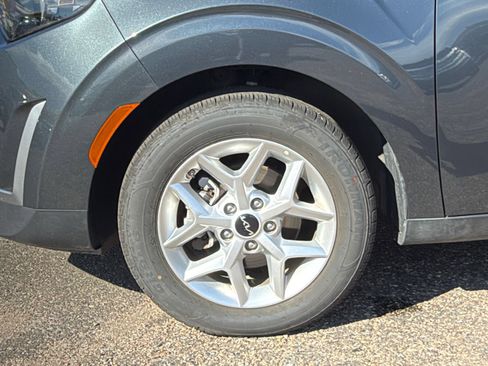 Used 2025 Kia Soul LX w/ LX Technology Package FWD image 28
