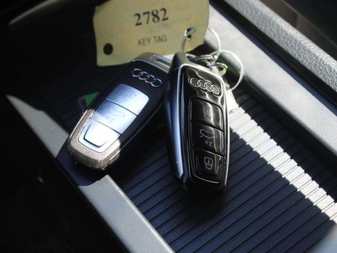 Used 2019 Audi e-tron Prestige image 28