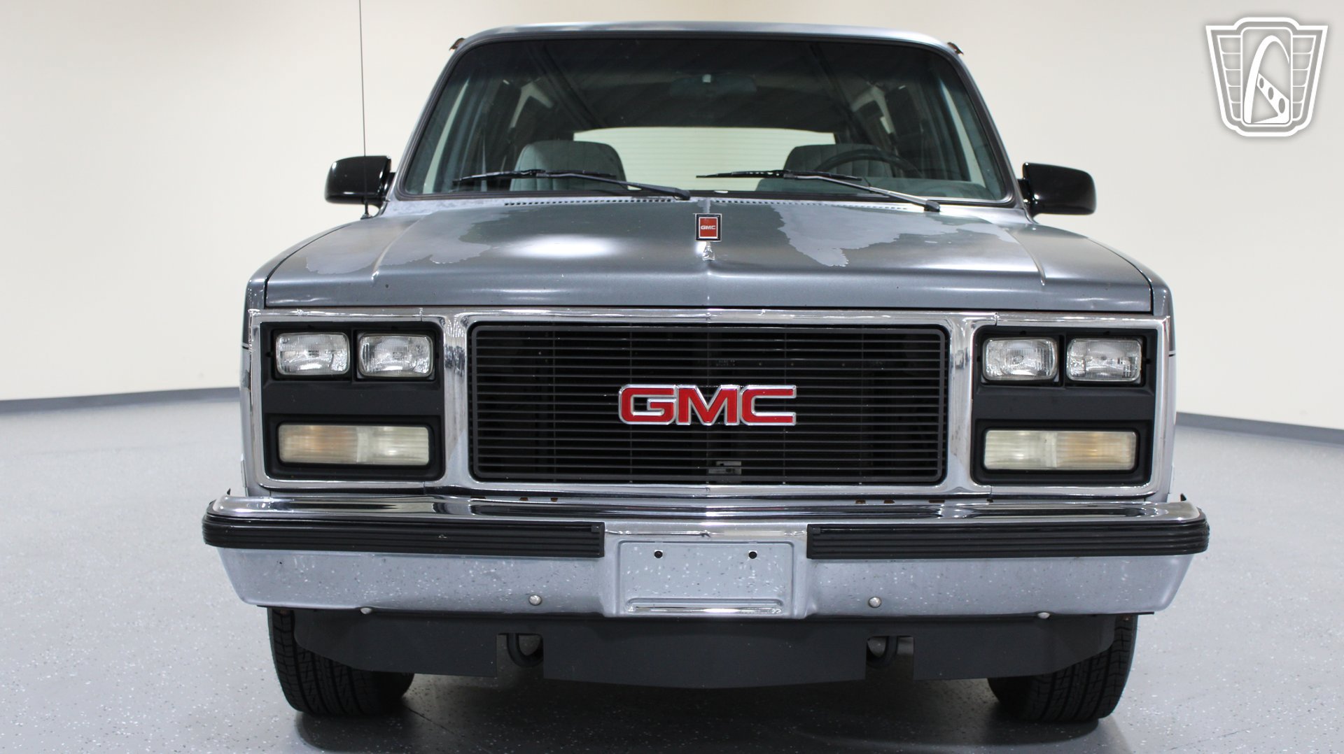 Used 1990 GMC Suburban 2WD image 3