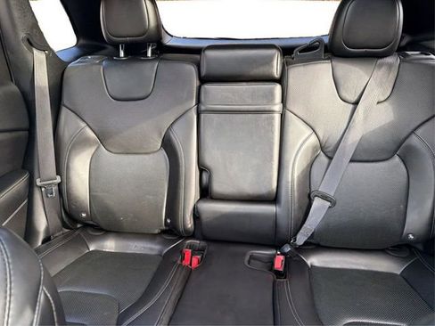 Used 2019 Jeep Cherokee Limited AWD/4WD image 13