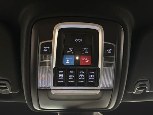 Used 2025 RAM 1500 Laramie w/ Sport Appearance Package AWD/4WD image 33