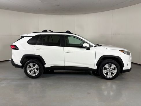 Used 2019 Toyota RAV4 XLE FWD image 9
