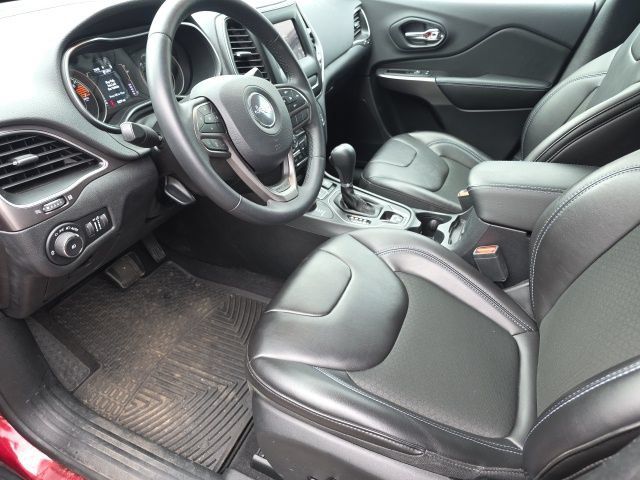 Used 2019 Jeep Cherokee Latitude Plus AWD/4WD image 32