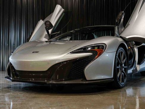 Used 2016 McLaren 650S Spider RWD image 28