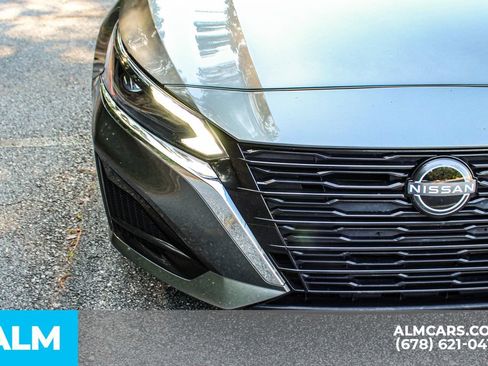 Used 2025 Nissan Altima 2.5 SV FWD image 10