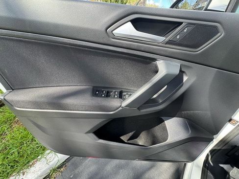 Used 2019 Volkswagen Tiguan S image 17