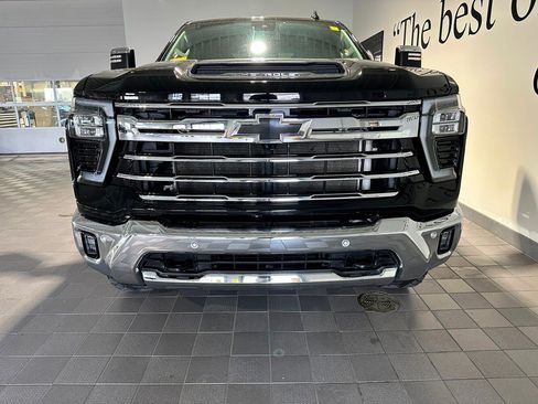 Used 2025 Chevrolet Silverado 2500 LTZ w/ LTZ Convenience Package image 2