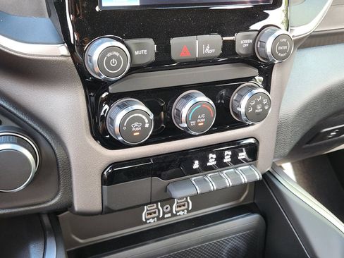 New 2026 RAM 1500 Express AWD/4WD image 17