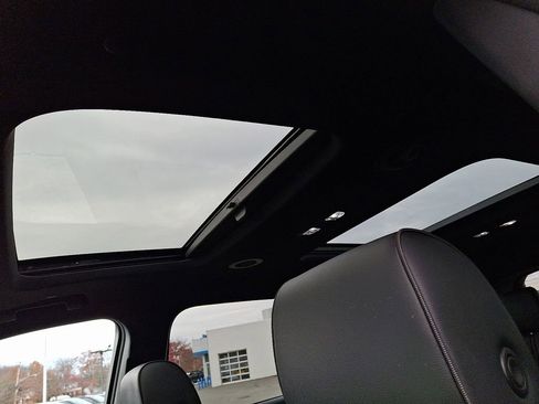 Certified 2023 Chevrolet Traverse RS image 16