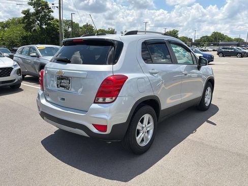 Used 2022 Chevrolet Trax LT w/ LT Convenience Package FWD image 5