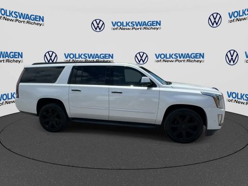 Used 2018 Cadillac Escalade ESV Luxury RWD image 9
