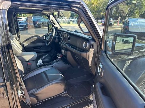 Used 2022 Jeep Wrangler Unlimited Sahara AWD/4WD image 9