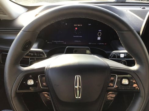 Used 2025 Lincoln Aviator AWD image 20